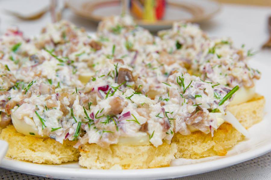 Канапе с селёдкой Канапе с селёдкой