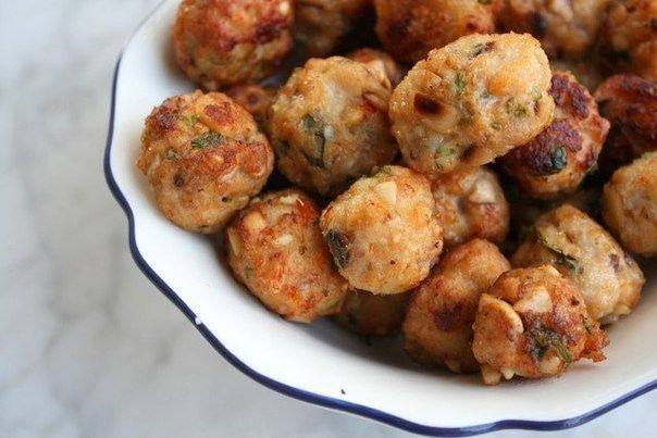 Диетические куриные котлеты с отрубями Диетические куриные котлеты с отрубями
