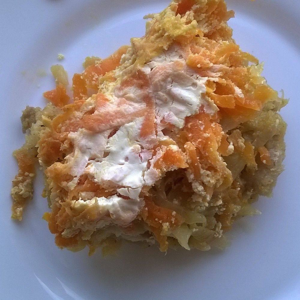 Горячий салат из минтая с овощами и сметаной Горячий салат из минтая с овощами и сметаной