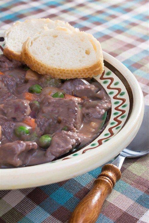 Говядина с овощами по‑бургундски Говядина с овощами по‑бургундски