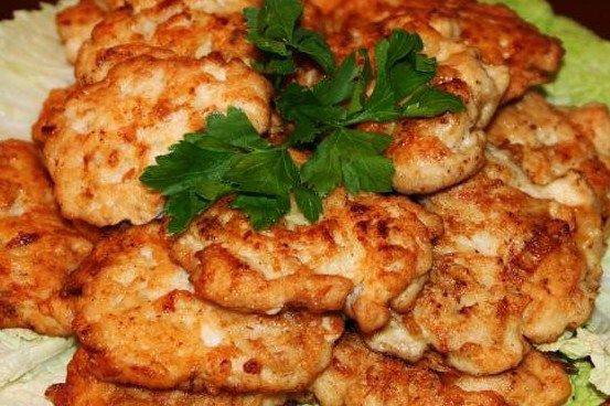 Куриные рубленые котлеты с плавленым сыром Куриные рубленые котлеты с плавленым сыром