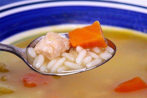 Куриный бульон с рисом и зеленью Куриный бульон с рисом и зеленью