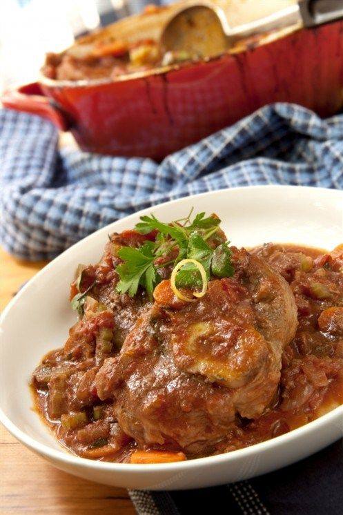 Оссобуко (телячья рулька, тушенная с овощами) Оссобуко (телячья рулька, тушенная с овощами)