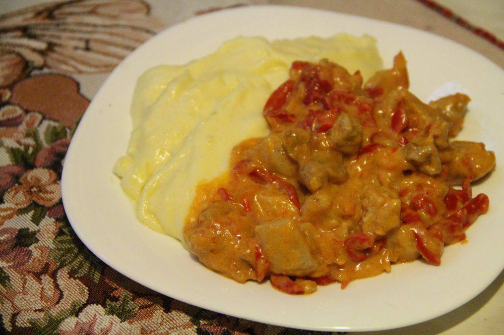 Паприкаш из свинины с картофелем Паприкаш из свинины с картофелем