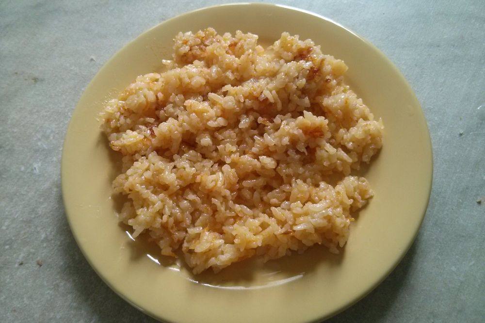 Рис жареный с морковью и луком Рис жареный с морковью и луком