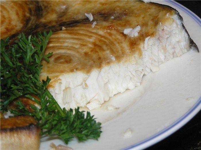 Стейк из голубой акулы, запеченный в фольге Стейк из голубой акулы, запеченный в фольге