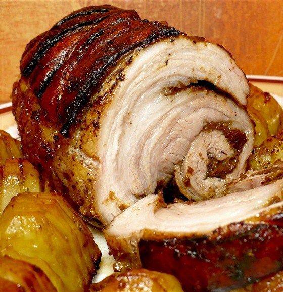 Тушеная баранина с грибами и розмарином Тушеная баранина с грибами и розмарином
