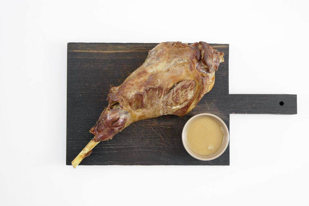 Запеченная баранья нога с кофе и овощами Запеченная баранья нога с кофе и овощами