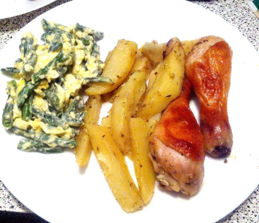 Запеченные куриные ножки с картофелем и прованскими травами Запеченные куриные ножки с картофелем и прованскими травами