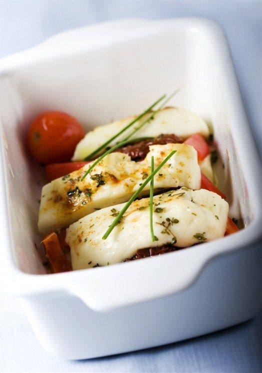 Жареный сыр халлуоми с заправкой из лайма и каперсов Жареный сыр халлуоми с заправкой из лайма и каперсов