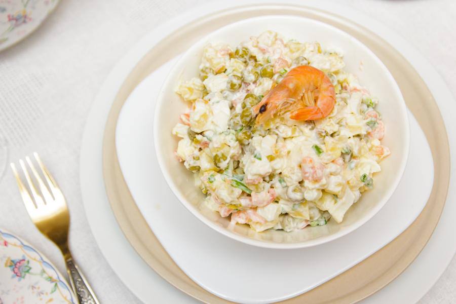 Салат с креветками и горошком Салат с креветками и горошком