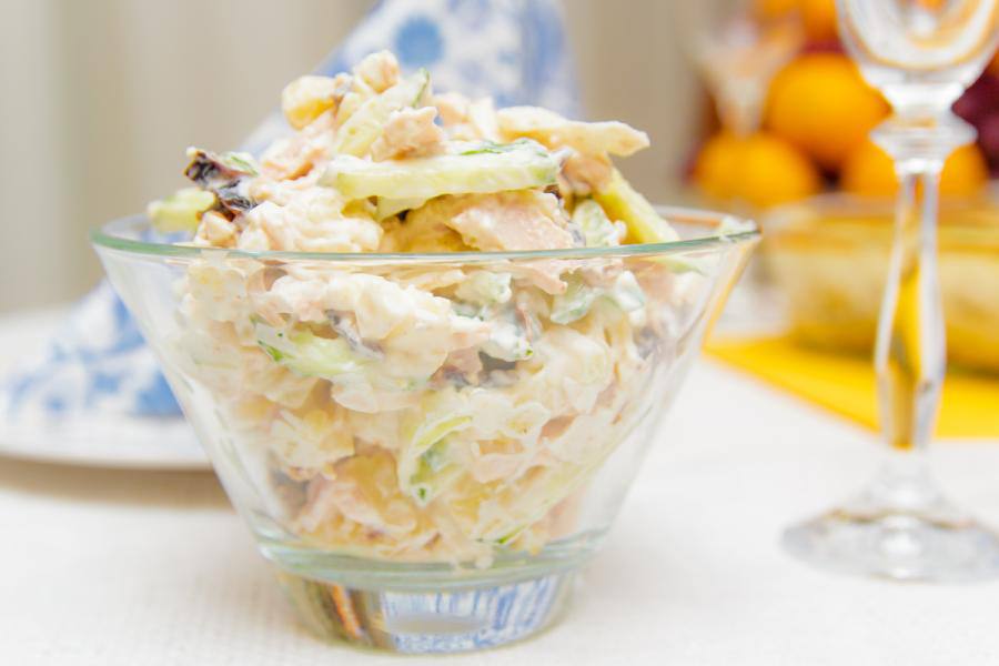 Салат курица копченая с черносливом Салат курица копченая с черносливом