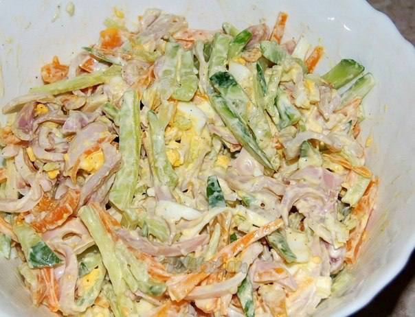Салат из кальмаров, огурцов и моркови Салат из кальмаров, огурцов и моркови
