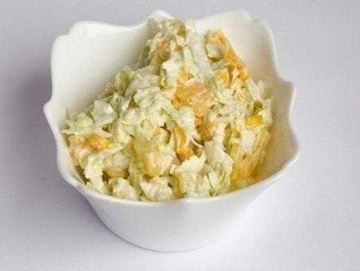 Салат капустный с кукурузой и яблоком Салат капустный с кукурузой и яблоком