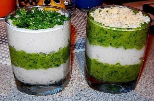 Салат с кальмарами в стаканчиках Салат с кальмарами в стаканчиках