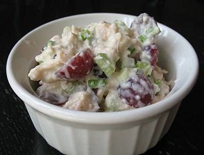 Салат с курицей, грушами и виноградом Салат с курицей, грушами и виноградом