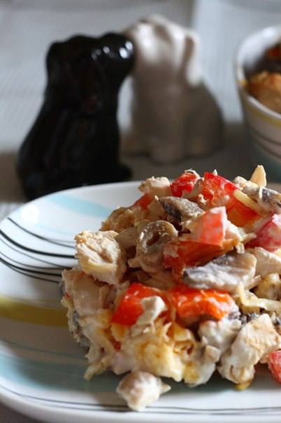 Салат с курицей и болгарским перцем Салат с курицей и болгарским перцем