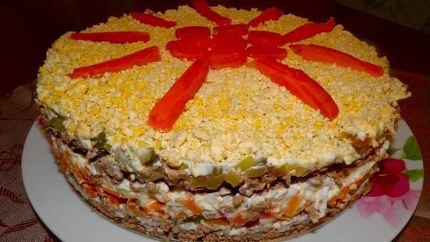 Вкуснейший слоёный печёночный салат Вкуснейший слоёный печёночный салат