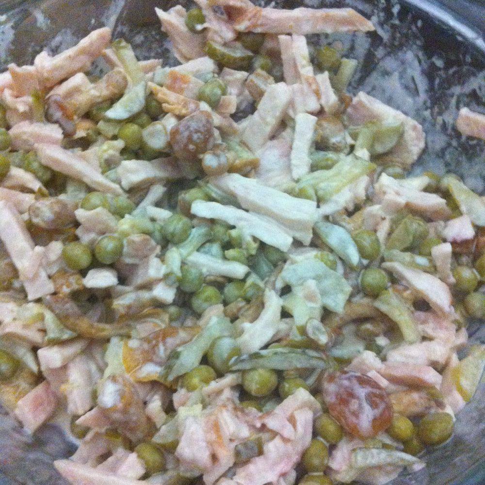 Быстрый салат с копченой курицей и опятами Быстрый салат с копченой курицей и опятами