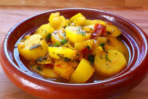 Картофельный салат с клюквой и яблочным соусом Картофельный салат с клюквой и яблочным соусом