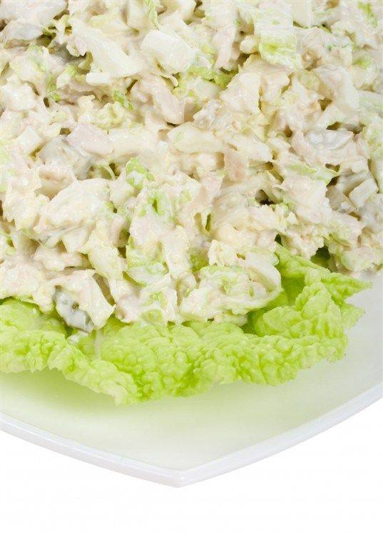 Куриный салат с соусом шхыущипс Куриный салат с соусом шхыущипс