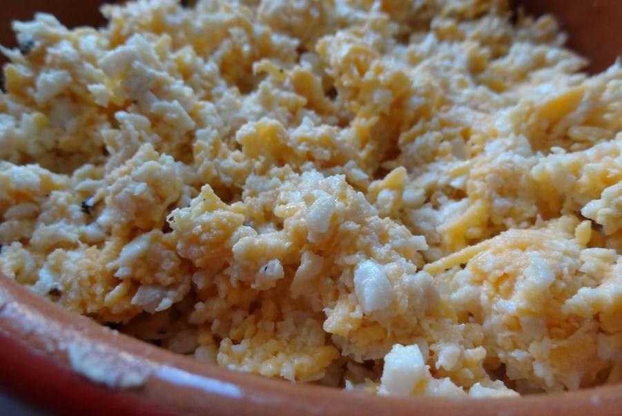 Куриный салат с яйцами и сыром Куриный салат с яйцами и сыром