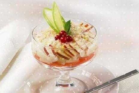 Салат-коктейль из моркови, яблок и груш Салат-коктейль из моркови, яблок и груш