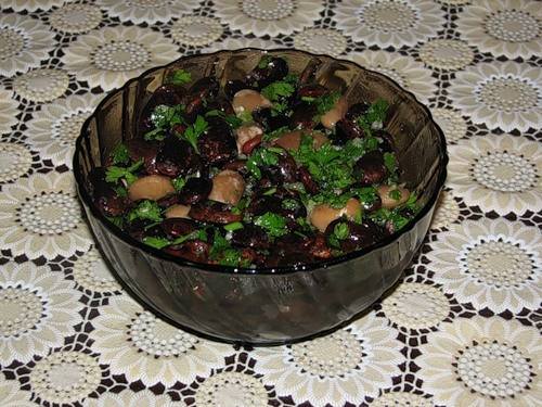 Салат из бобов с орехами Салат из бобов с орехами