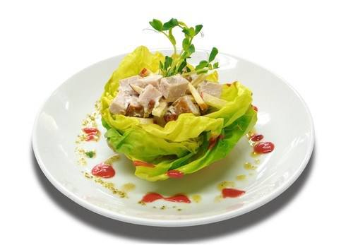 Салат из курицы с яблоками, сельдереем и тимьяном Салат из курицы с яблоками, сельдереем и тимьяном