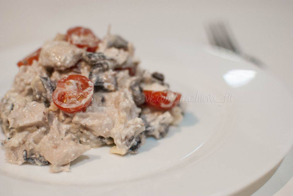 Салат из куриной грудки и шапминьонов с йогуртом Салат из куриной грудки и шапминьонов с йогуртом
