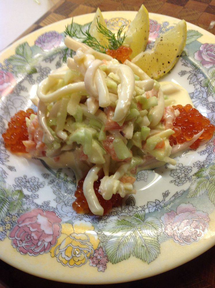 Салат морской с кальмарами и семгой Салат морской с кальмарами и семгой