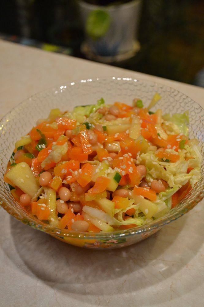 Салат с фасолью и яблоком Салат с фасолью и яблоком