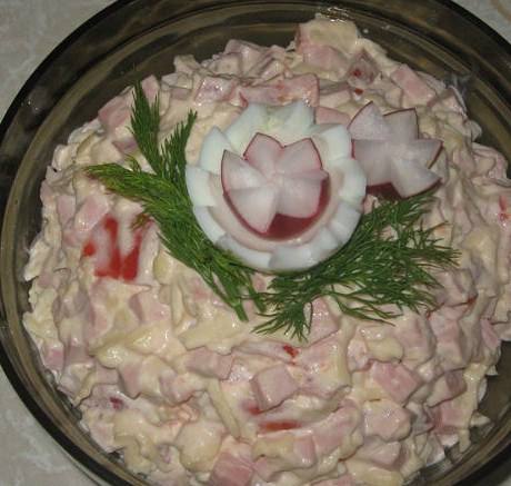 Салат с колбасой и сыром Салат с колбасой и сыром