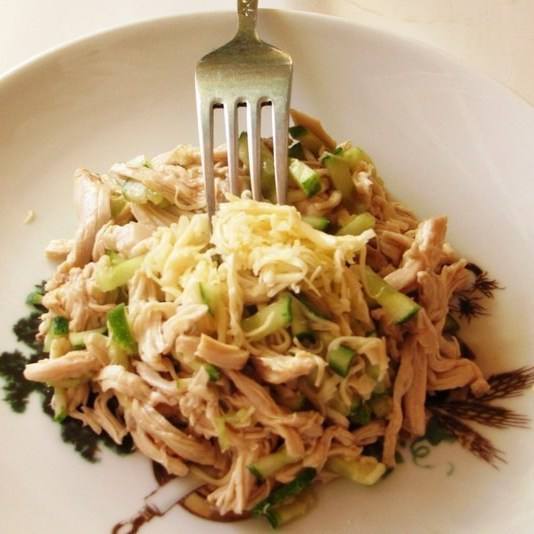 Салат с курицей и огурцами Салат с курицей и огурцами