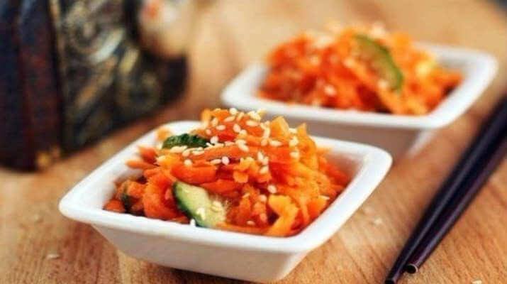 Салат с морковью, огурцами и имбирем Салат с морковью, огурцами и имбирем