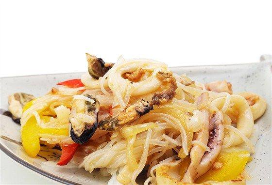 Салат с рисовой лапшой Салат с рисовой лапшой