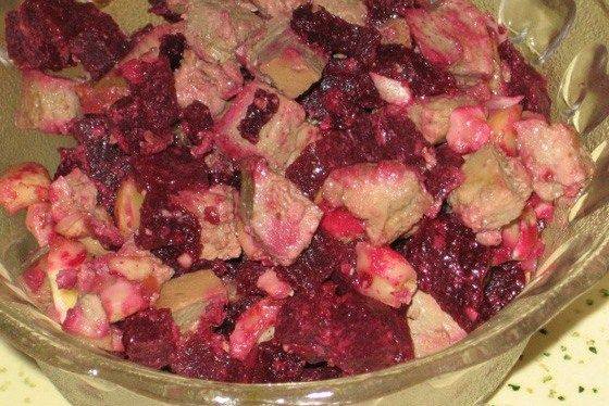 Теплый салат из свеклы с куриной печенью Теплый салат из свеклы с куриной печенью