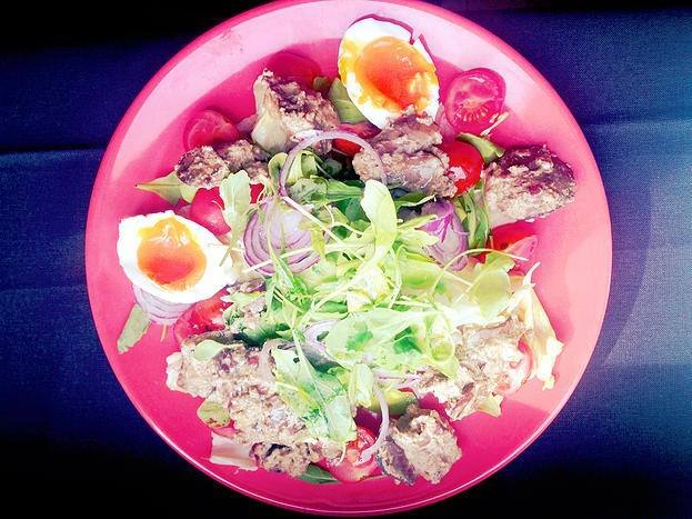 Теплый салат с куриной печенью и рукколой Теплый салат с куриной печенью и рукколой