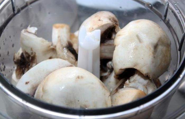 Рецепт Крем-суп из шампиньонов и белых грибов  шаг-2