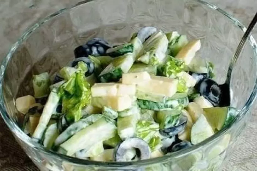 Готовим Салаты Огуречный салат с маслинами и сыром