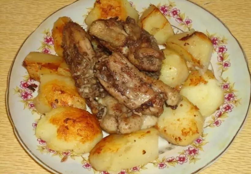 Готовим Мясо Жареная курица на сковороде с картошкой