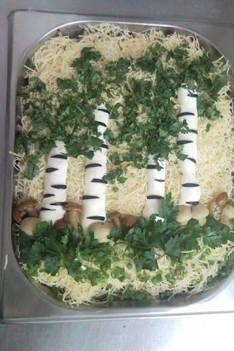 Готовим Салаты Слоеный салат со шпротами и сыром