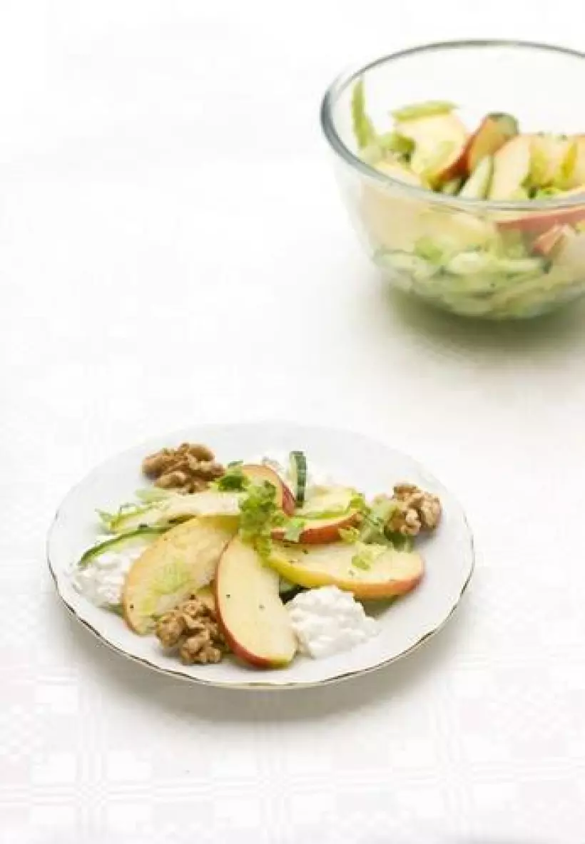 Готовим Салаты Салат из корешков сельдерея с грецкими орехами и яблоками