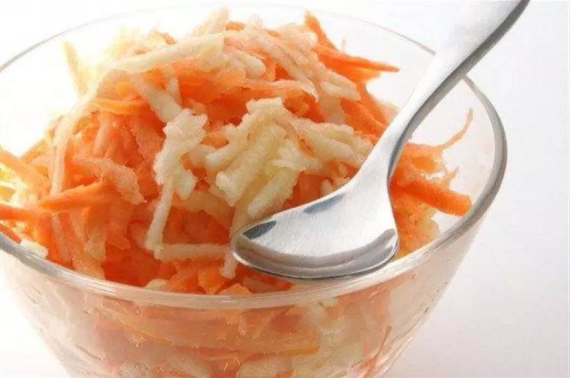 Готовим Салаты Салат из моркови и яблок с орехами