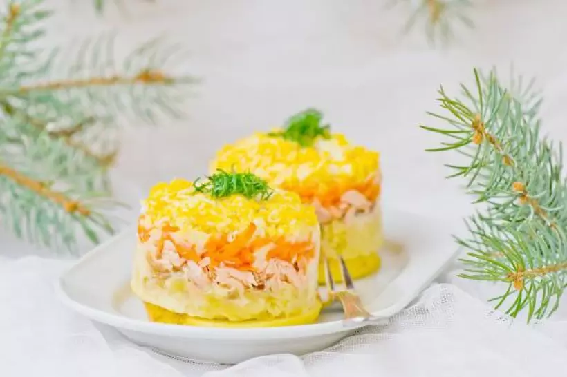 Готовим Праздники Новогодние рецепты: Салат Мимоза с лососем