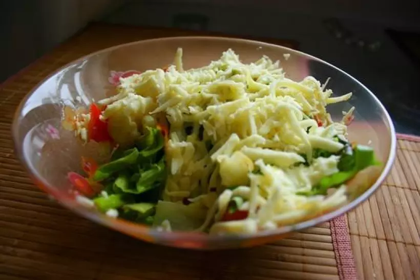 Готовим Салаты Теплый салат с подтаявшим сыром сулугуни
