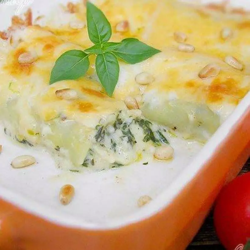 Готовим Вегетарианские Каннеллони со шпинатом и сыром под соусом бешамель