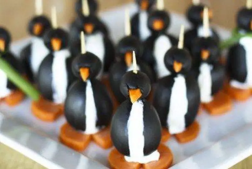 Готовим Закуски Пингвины из маслин, фаршированные мягким сыром