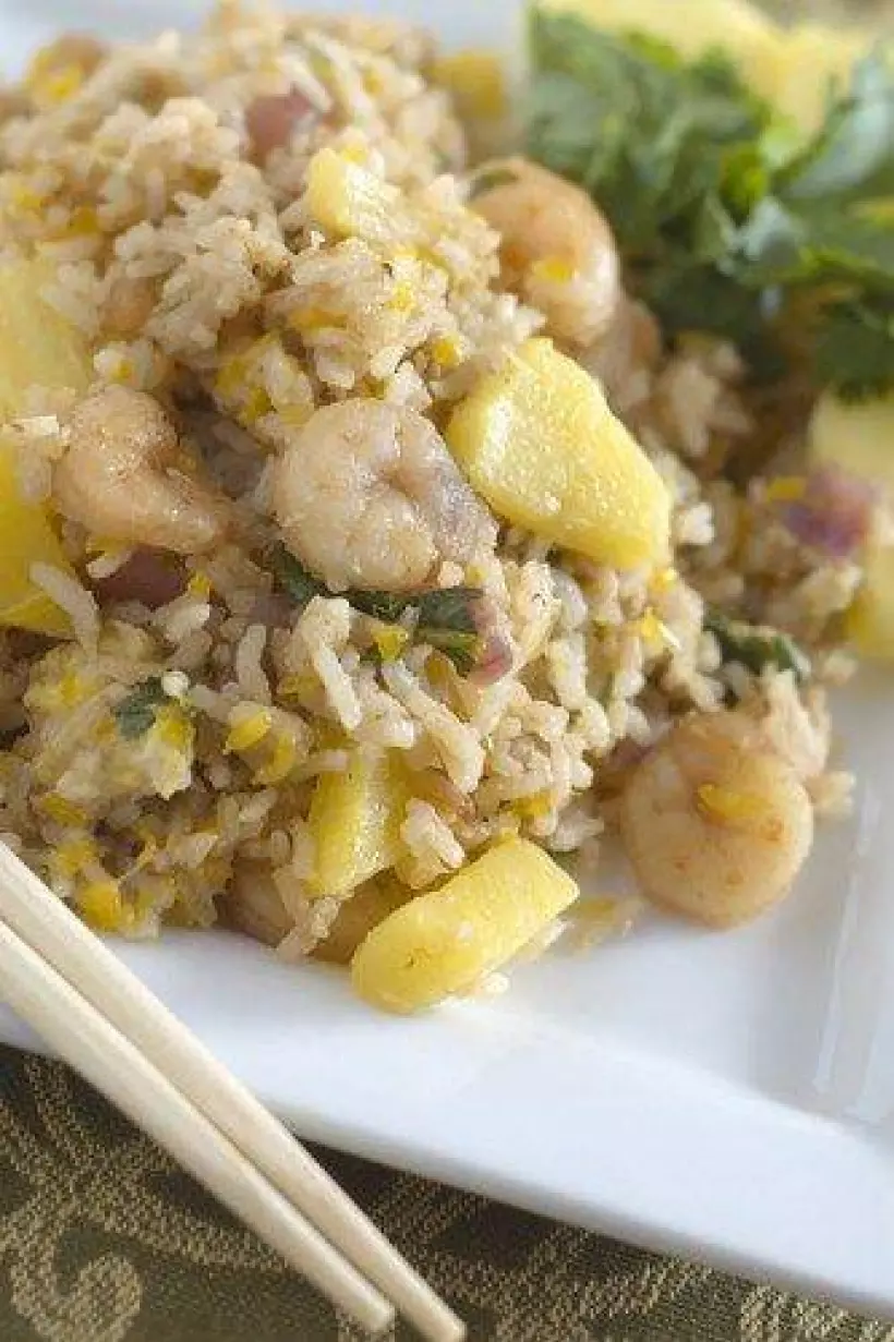 Готовим Рыба Тайский жареный рис с креветками и ананасами