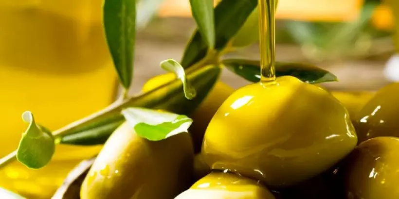 Оливковое масло приносит большую пользу пищеварительной системе.